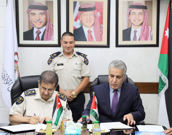 The Jordan Customs Department and the Palestinian Customs Police Agency on Tuesday sign a Memorandum of Understanding to establish cooperation for customs training (Petra photo)